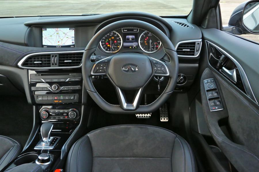  Infiniti Q30S 2.2d AWD 2016 года  (UK) (фото 24 из 25)